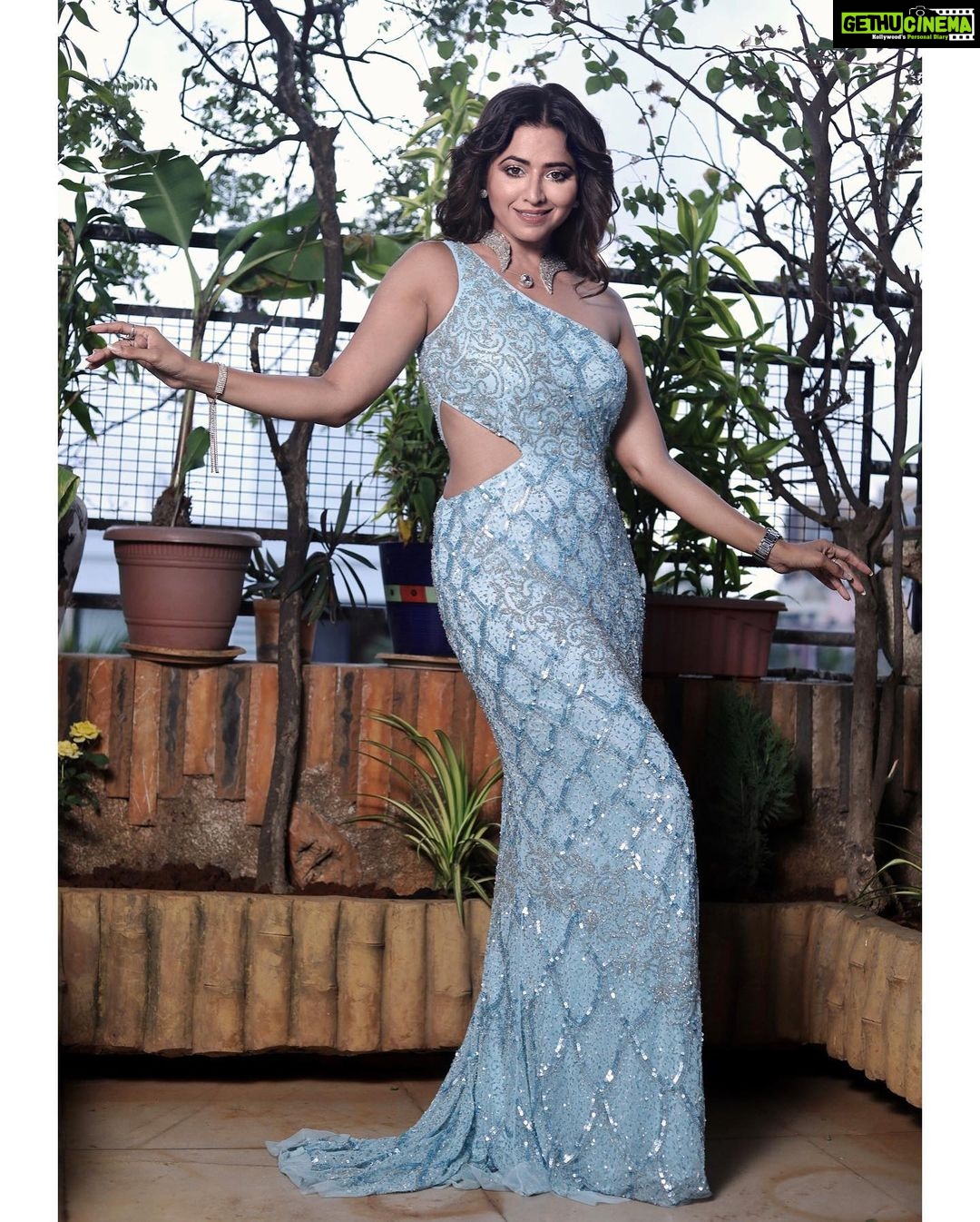 Ridheema Tiwari Instagram - Recognize the resistance and accept the Change . ππΌ Not easy though β¦. Do we have another Option? Jewellery : @labelpoojarohra Styling : @instylewithaditi Make up & hair : @rohini_makeupandhair Captured by : @portraitdeewana #todaysmood #lifegoeson #mandatoryposting #virtualreality #ridhiematiwari Mumbai, Maharashtra