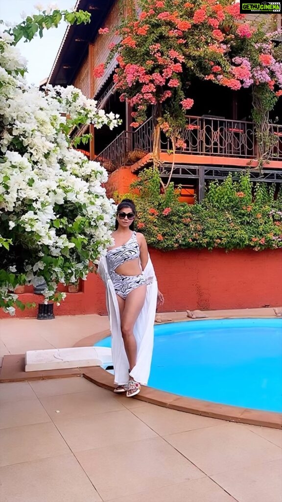 Ridheema Tiwari Instagram - Wild Wednesday 🧿🧿🧿 With @angelcroshet_swimwear #swimwear #reelsinstagram #ridhiematiwarihot #trendingreels The Regalia Resort