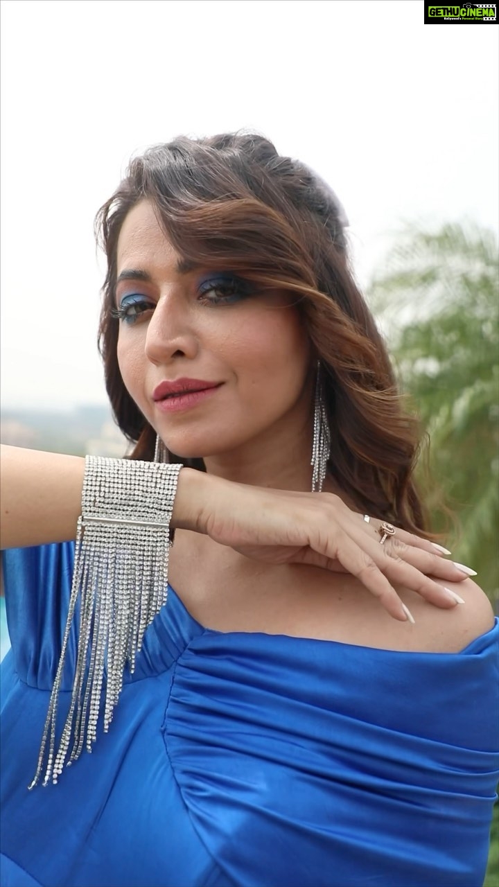 Ridheema Tiwari Instagram - I am a good girl 💙 Outfit @invogue.by.ruchi Accessories: @itahdnura Shades : @shadygators.official Stylist @instylewithaditi Make up Hair : @rohini_makeupandhair 📸: @ibphotography27 #trendingreels #mood #ridhiemareelsit Radisson Blu Mumbai International Airport