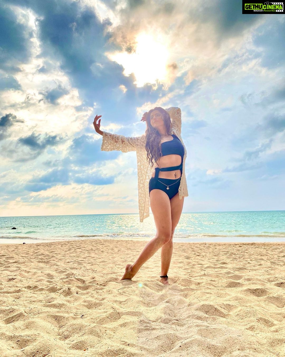 Ridheema Tiwari Instagram - Blue skies forever ♾ Cover up : @angelcroshet_swimwear Captured by : @jaskaransinghgandhi ❤️ #canvas #godscanvas #bluesky #shadesofblue #nature #godsowncountry #sunsets #sunsetcaptures #natureohotography Avani+ Khao Lak Resort
