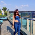Ridheema Tiwari Instagram - Monday Blues literally 🤪 Captured by : @preetipurichoudhary 😘 #trendingreels #denimstyle #ridheematiwari #reelsinstagram Fairfield by Marriott, Mumbai International Airport