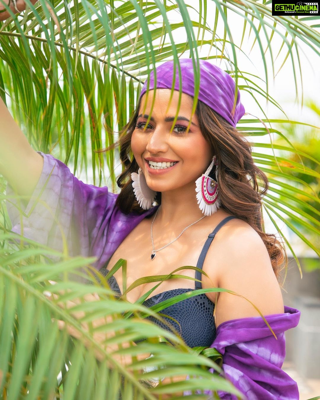 Ridheema Tiwari Instagram - Should I Laugh out loud or just Smile ? Wait let me just keep a Poker Face π€·π»ββοΈ Tell me which is ur favourite ? πΈ : @ibphotography27 MUA: @rohini_makeupandhair Outfit : @dyedebonair Jewellery : @the13store.in Styling : @instylewithaditi Location : @radissonblumumbaiairport #tyeanddye #purplehues #summertrends #bandana #bandanastyle #summer #hifashion #beattheheat Radisson Blu Mumbai International Airport