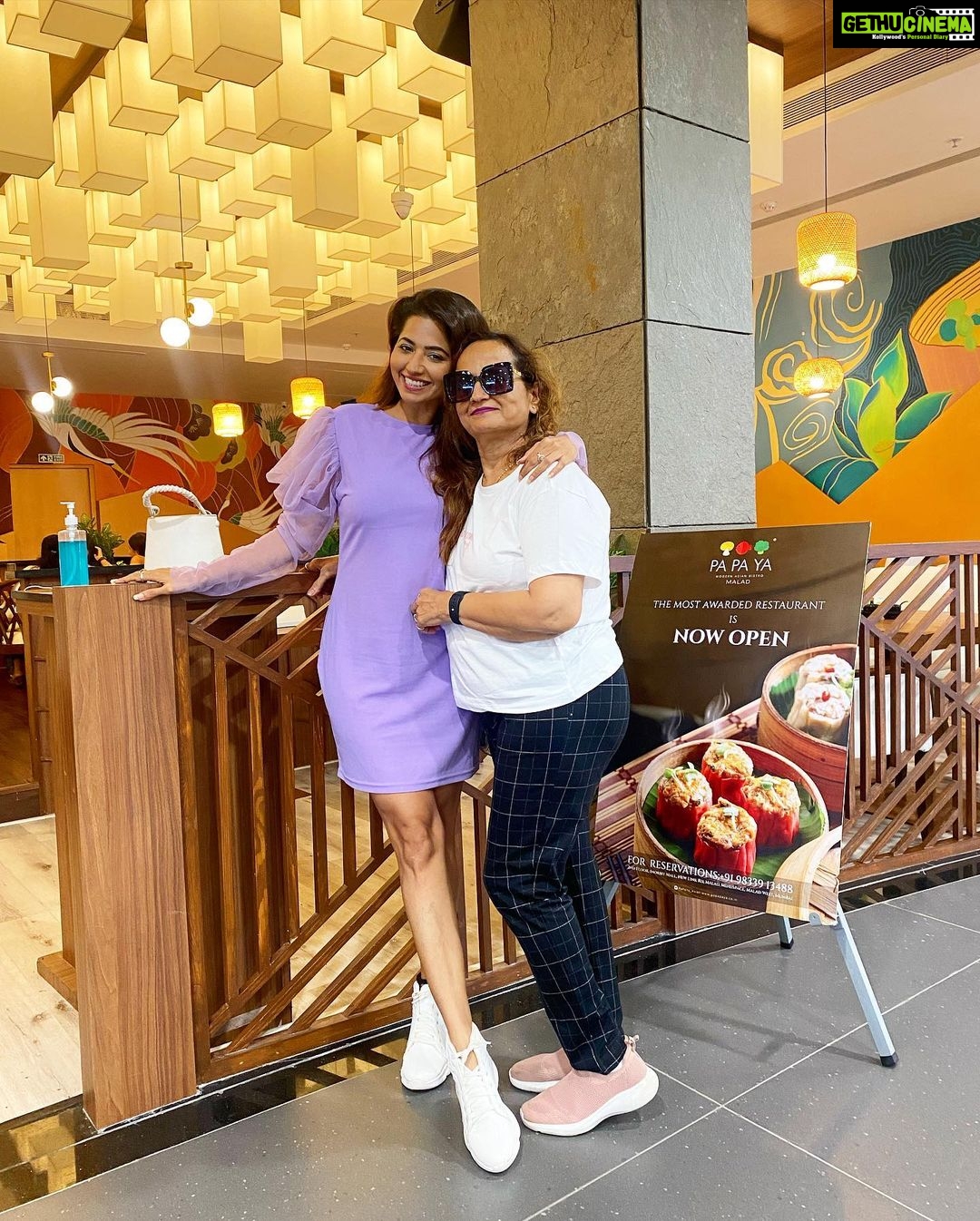 Ridheema Tiwari Instagram - Mothers Day Week Special π§Ώ βAll that I am, or ever hope to be, I owe to my angel mother.β What an awesome way to celebrate #mothersdayweek @papaya_asian #panasiancuisine never tasted this good ππππππππA #highenergydining experience, redefining Asian cuisine β€οΈβ€οΈβ€οΈβ€οΈβ€οΈβ€οΈβ€οΈβ€οΈ New favourite place for foodies like us. @jaskaransinghgandhi @madhuri.tiwari.737 Agree???? #sushilovers #dimsumlover #foodiegram #goodfood #highlyrecommend #mommysdayout #stickyrice #lunchwithfamily #tacos #lunchwithmom #familia #inorbitmall #lunchdate We had our yummy moments yesterday at lunch and you? @matsya_media β€οΈ Best Lunch ever β€οΈ In Orbit Mall, Mumbai