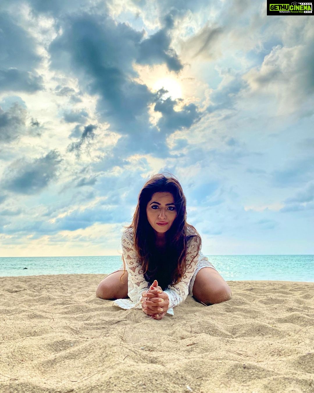 Ridheema Tiwari Instagram - Blue skies forever ♾ Cover up : @angelcroshet_swimwear Captured by : @jaskaransinghgandhi ❤️ #canvas #godscanvas #bluesky #shadesofblue #nature #godsowncountry #sunsets #sunsetcaptures #natureohotography Avani+ Khao Lak Resort