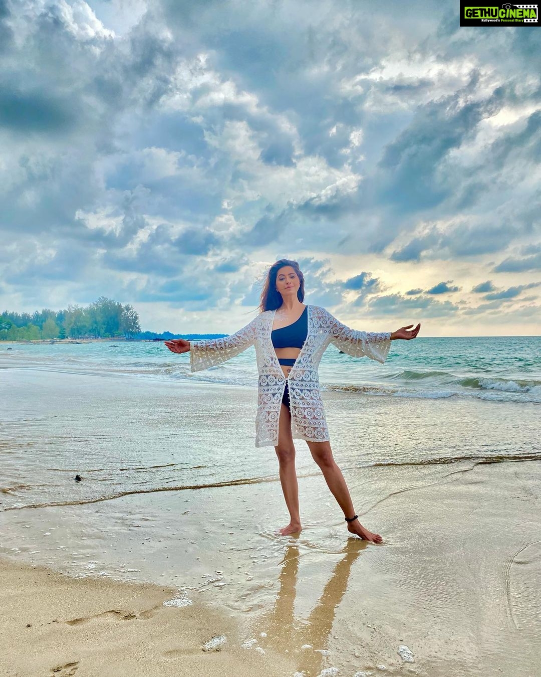 Ridheema Tiwari Instagram - Blue skies forever ♾ Cover up : @angelcroshet_swimwear Captured by : @jaskaransinghgandhi ❤️ #canvas #godscanvas #bluesky #shadesofblue #nature #godsowncountry #sunsets #sunsetcaptures #natureohotography Avani+ Khao Lak Resort