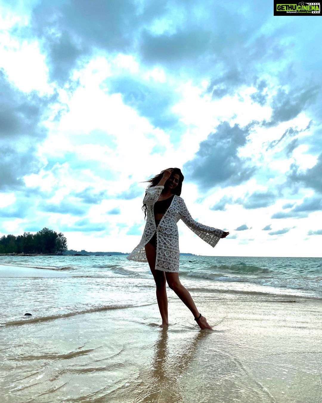 Ridheema Tiwari Instagram - Blue skies forever ♾ Cover up : @angelcroshet_swimwear Captured by : @jaskaransinghgandhi ❤️ #canvas #godscanvas #bluesky #shadesofblue #nature #godsowncountry #sunsets #sunsetcaptures #natureohotography Avani+ Khao Lak Resort
