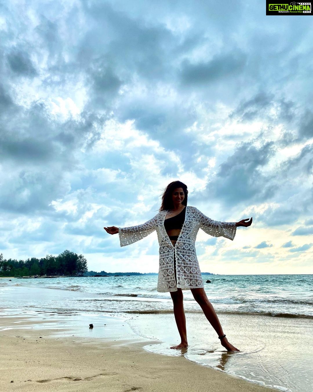 Ridheema Tiwari Instagram - Blue skies forever ♾ Cover up : @angelcroshet_swimwear Captured by : @jaskaransinghgandhi ❤️ #canvas #godscanvas #bluesky #shadesofblue #nature #godsowncountry #sunsets #sunsetcaptures #natureohotography Avani+ Khao Lak Resort