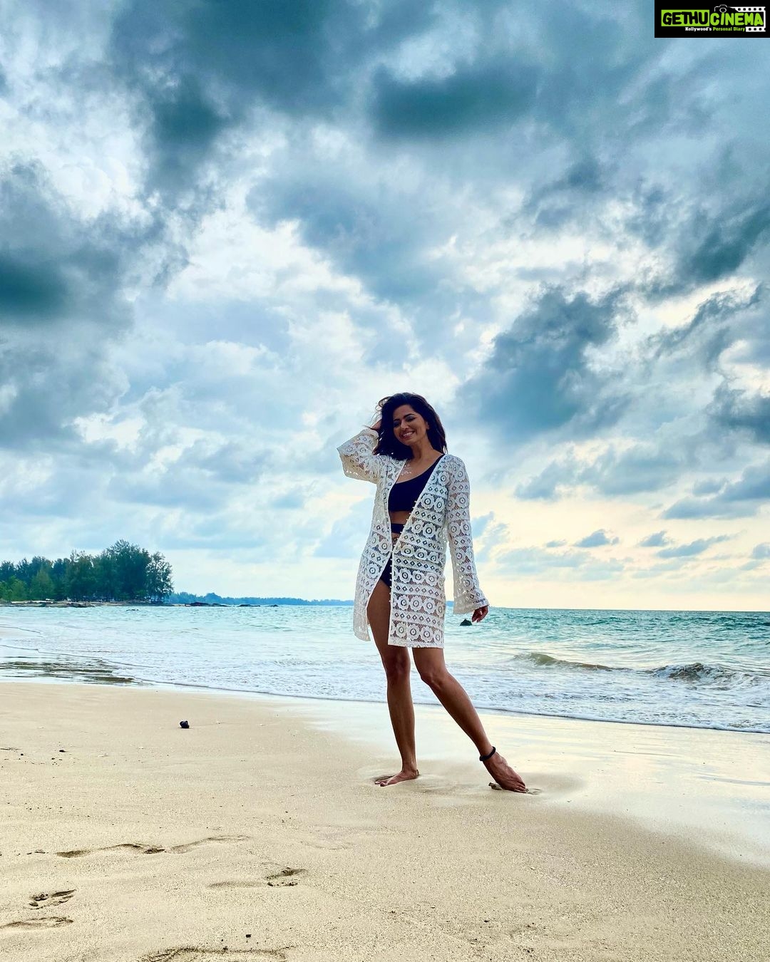 Ridheema Tiwari Instagram - Blue skies forever ♾ Cover up : @angelcroshet_swimwear Captured by : @jaskaransinghgandhi ❤️ #canvas #godscanvas #bluesky #shadesofblue #nature #godsowncountry #sunsets #sunsetcaptures #natureohotography Avani+ Khao Lak Resort