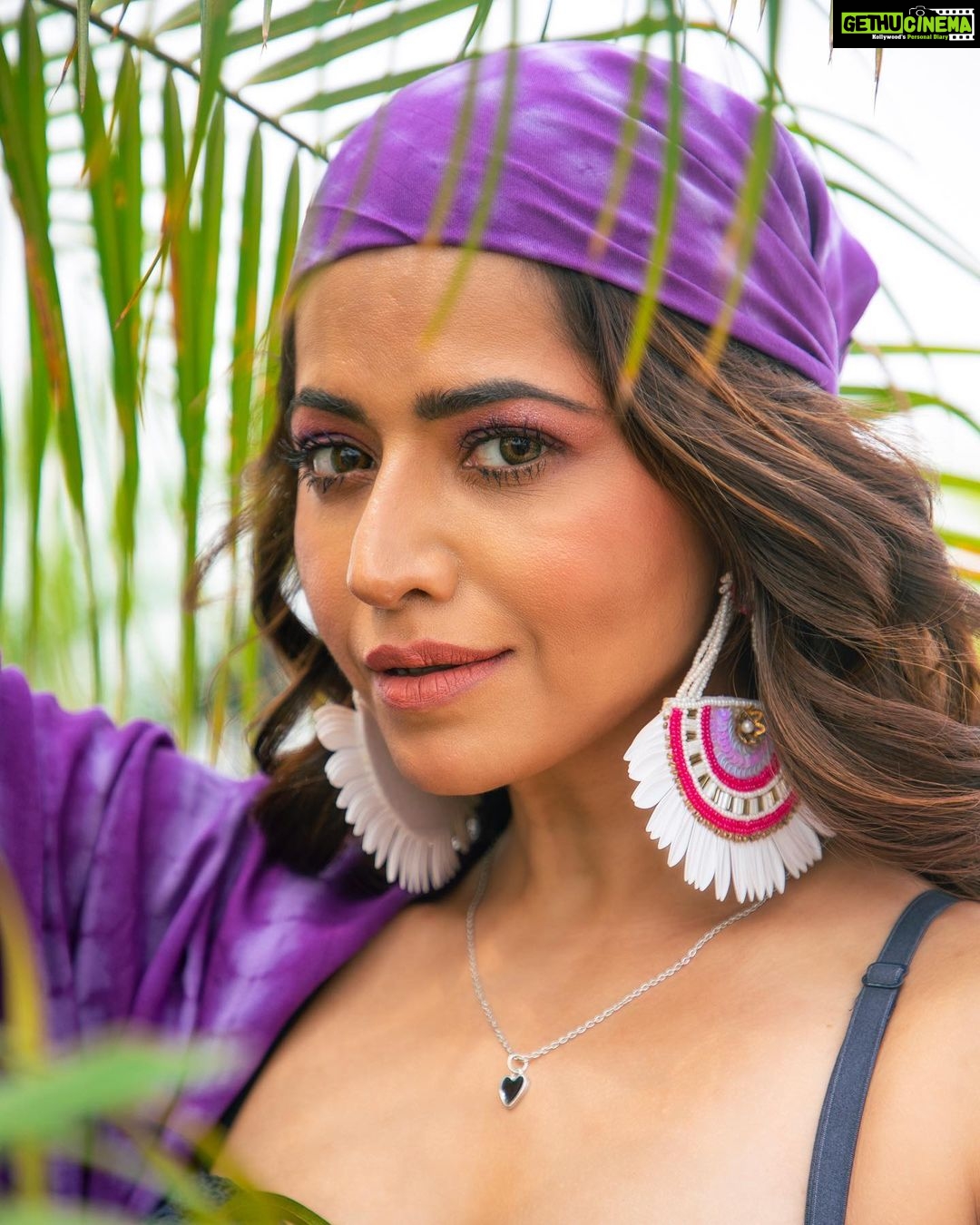 Ridheema Tiwari Instagram - Look deeply into my eyes I will NEVER BACK DOWN 📸 : @ibphotography27 MUA: @rohini_makeupandhair Outfit : @dyedebonair Jewellery : @the13store.in Styling : @instylewithaditi Location : @radissonblumumbaiairport #summermakeup #purplehues #makeuptrends2023 #bandana #bandanastyle #summerhair #hifashion #beattheheat Radisson Blu Mumbai International Airport