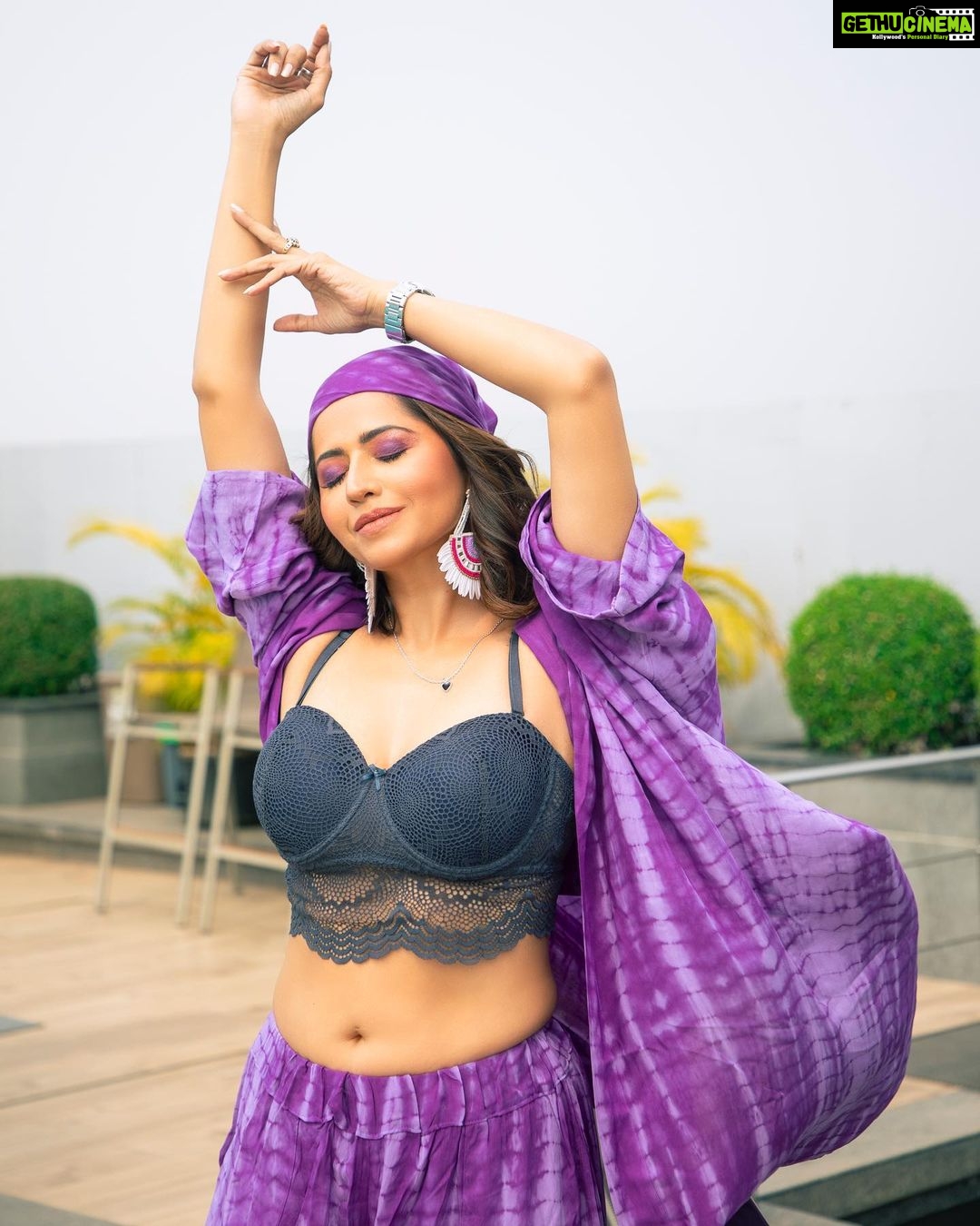 Ridheema Tiwari Instagram - Take my Breath away 💜💜💜 📸 : @ibphotography27 MUA: @rohini_makeupandhair Outfit : @dyedebonair Jewellery : @the13store.in Styling : @instylewithaditi Location : @radissonblumumbaiairport #tyeanddye #purplehues #summertrends #bandana #bandanastyle #summer #hifashion #beattheheat Radisson Blu Mumbai International Airport