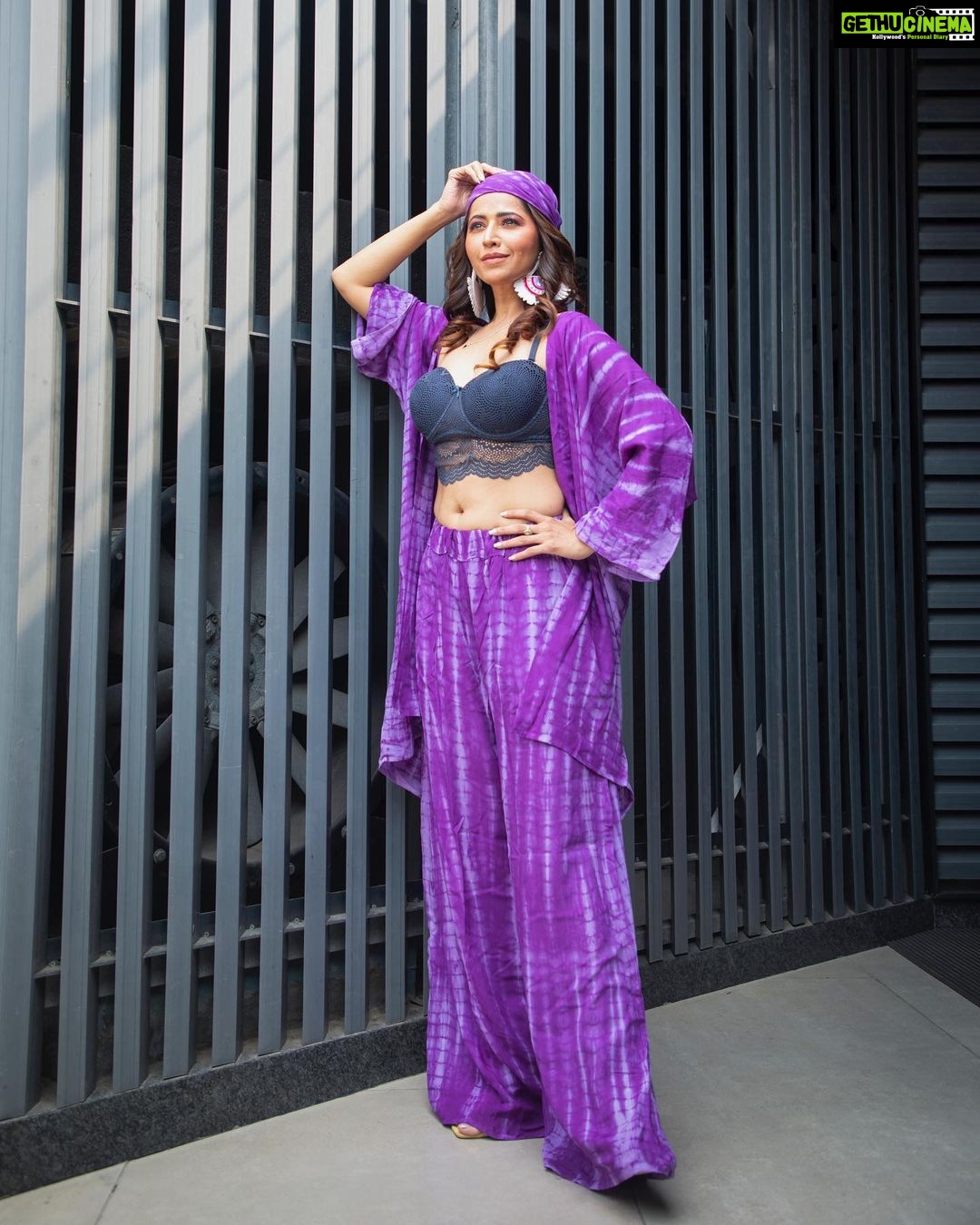 Ridheema Tiwari Instagram - Take my Breath away 💜💜💜 📸 : @ibphotography27 MUA: @rohini_makeupandhair Outfit : @dyedebonair Jewellery : @the13store.in Styling : @instylewithaditi Location : @radissonblumumbaiairport #tyeanddye #purplehues #summertrends #bandana #bandanastyle #summer #hifashion #beattheheat Radisson Blu Mumbai International Airport