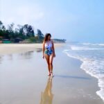 Ridheema Tiwari Instagram - Beach walk In @angelcroshet_swimwear #beachreels #trendingreels #instagramreels #ridhiematiwari Aswem Beach, Goa