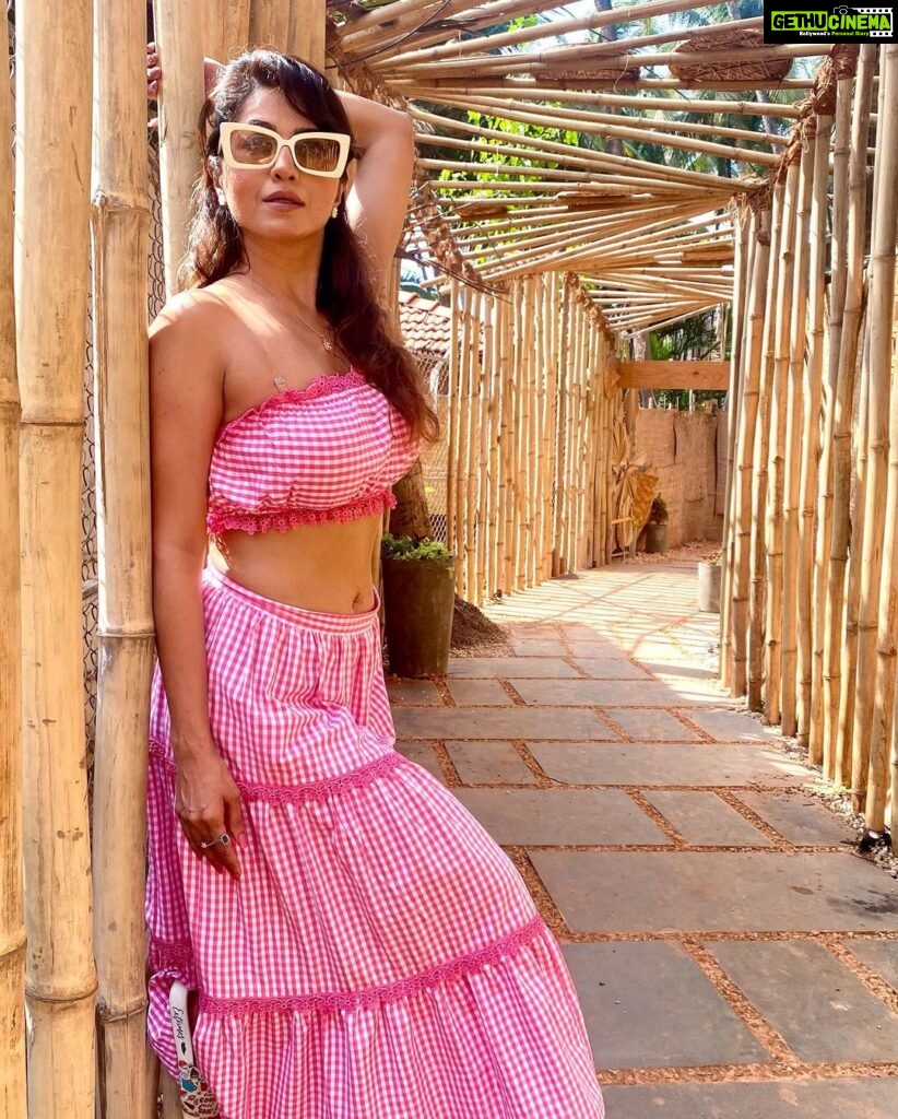 Ridheema Tiwari Instagram - Checkmate 💓 Wearing : @howwhenwearclothing #summervibes #vacaymood #beachbabe #ridhiematiwari #ootd #ootdfashion #chillout Aswem Beach, Goa