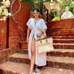 Ridheema Tiwari Instagram - “When I discover who I am, I'll be free.” Personalised bag - @bustaa.in #identity #personalisedbags #signaturehandbag #travelphotography #accessories #indianactor #ridhiematiwari Aswem Beach, Goa