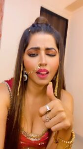 Ridheema Tiwari Instagram - Meri ye Video save kar lena 🤪 #trendingreels #instagramreels #ridhiematiwari #ridhiemareelsit