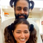 Ridheema Tiwari Instagram - Choti Choti Mastiyaa 🤪 Sunday Madness 🥰🧿🧿 With @jaskaransinghgandhi #itwaar #pagalpanti #patipatni #zarahatkezarabachke #ridhiematiwari #ponytails #jaskaransinghgandhi #sundayfunday Mumbai, Maharashtra