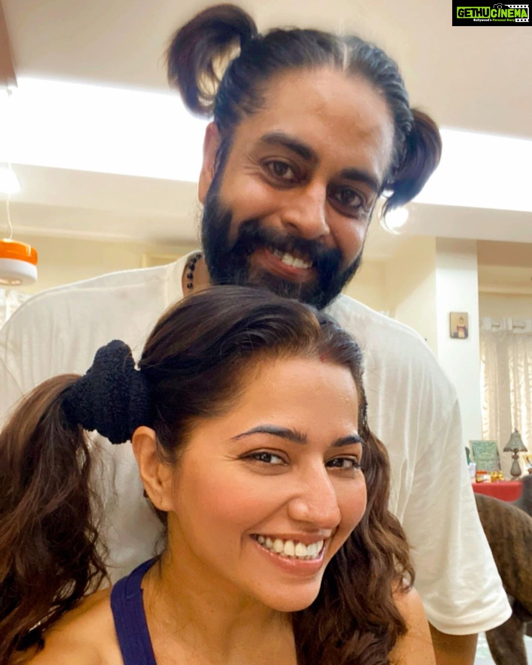 Ridheema Tiwari Instagram - Choti Choti Mastiyaa 🤪 Sunday Madness 🥰🧿🧿 With @jaskaransinghgandhi #itwaar #pagalpanti #patipatni #zarahatkezarabachke #ridhiematiwari #ponytails #jaskaransinghgandhi #sundayfunday Mumbai, Maharashtra
