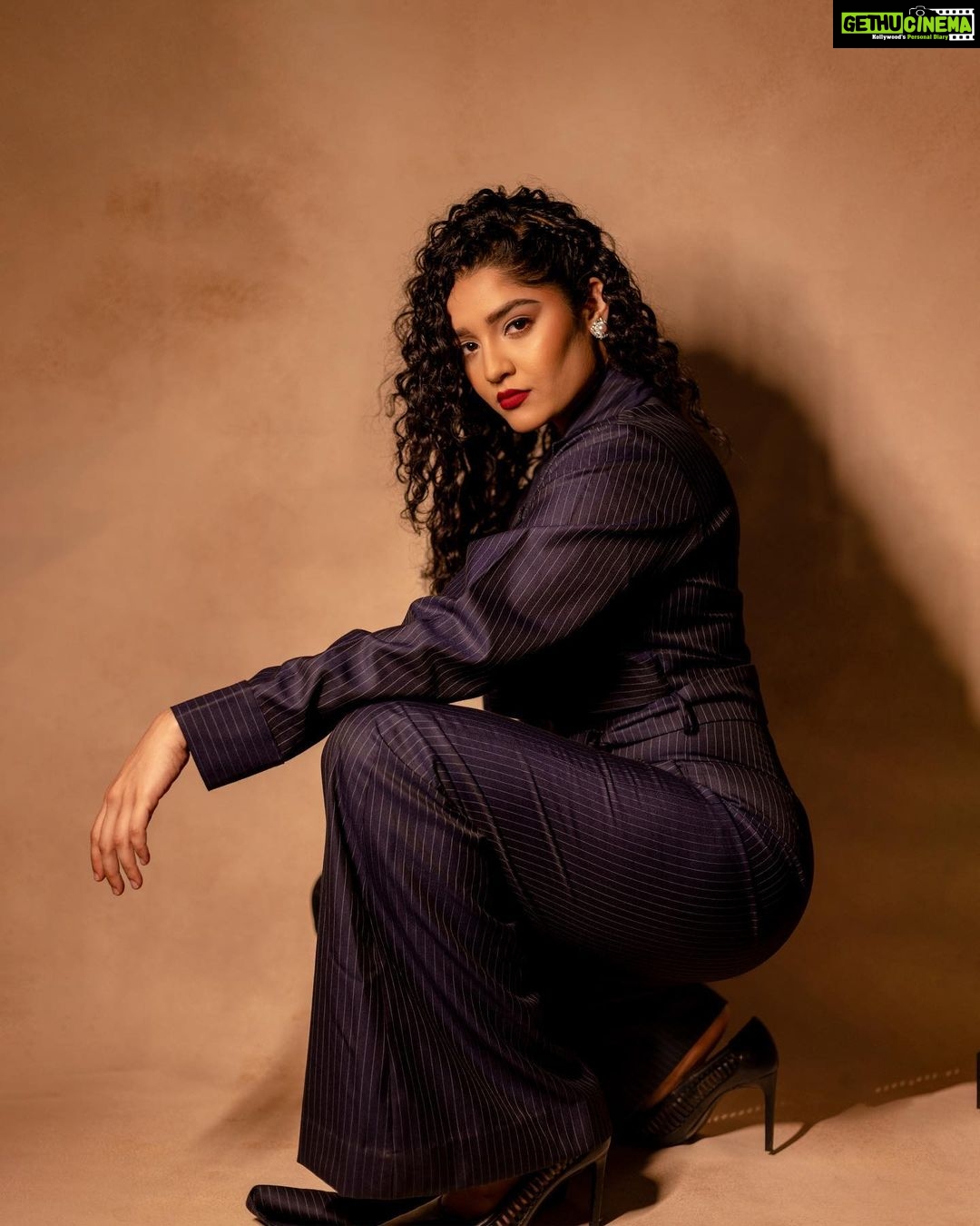 Ritika Singh Instagram - Incar promotions ready ❤️🔥 Photographed by - @kiransaphotography Makeup - @snehamnj Assisted by - @glossbymeenakshi Hair - @priyahairandmakeup_ Accessories - @goldsmiths_jewellery Styled by - @sheefajgilani Assisted by - @astha_kothari @kashishsinhaaa @karenavinaik