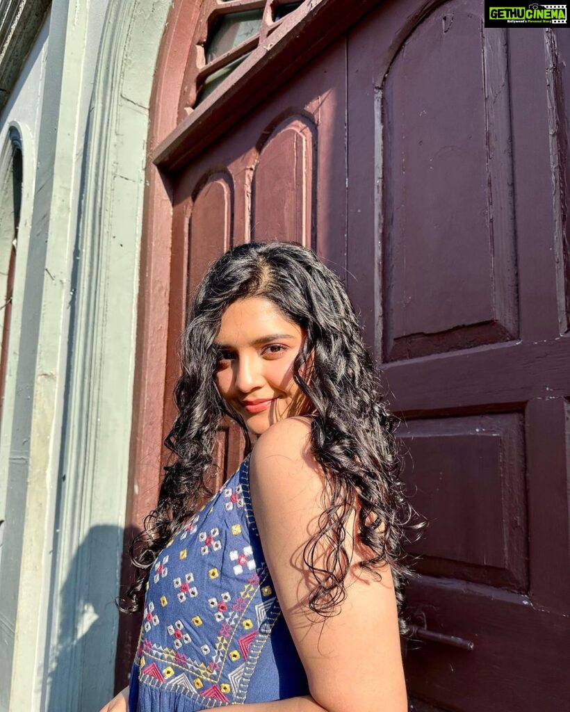 Ritika Singh Instagram - Just curls everywhere 🌀✨