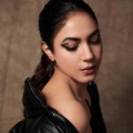 Ritu Varma Instagram – ♠️

Photography @kalyanyasaswi 
Makeup & Hair @makeuphairbyrahul Asst by @makeupbyfatimanishad 
Styling @aishwarya128