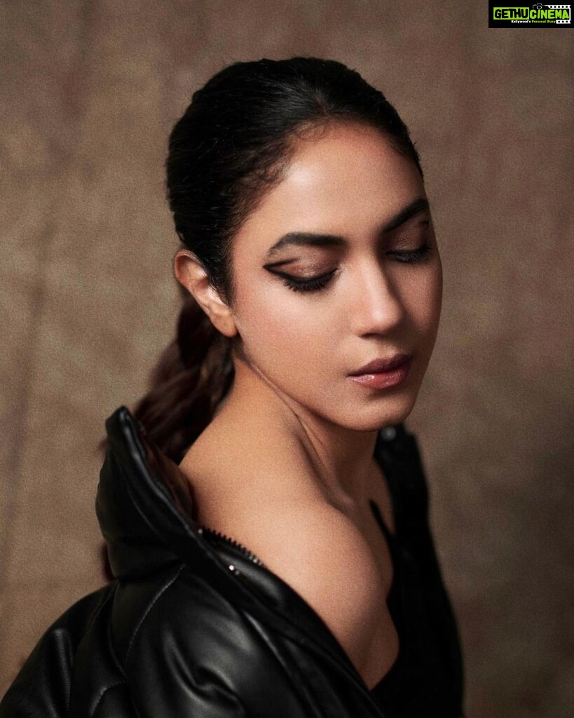 Ritu Varma Instagram - ♠️ Photography @kalyanyasaswi Makeup & Hair @makeuphairbyrahul Asst by @makeupbyfatimanishad Styling @aishwarya128