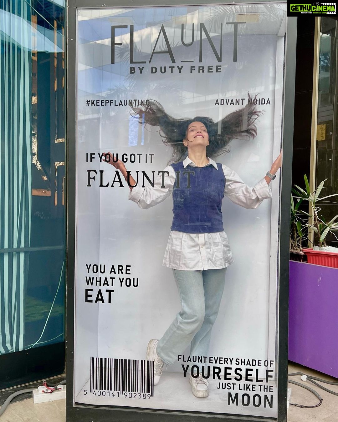 Riya Deepsi Instagram - Flaunt it babe 😍 Pick your fav ✨😝 📸 @i.shreyabhalla #instagood#instagram#cover#explore#explorepage#love#gratitude#trendit#fashion#magazine#fun Advant It Park Pvt. Ltd.