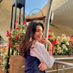 Riya Deepsi Instagram – Hold me close and hold me fast, this magic spell you cast ✨ ok now I am feeling ticklish 😂 go away 🤪
📸 @i.shreyabhalla 
#instagood#instaphoto#instagram#sunkissed#love#flowers#explore#explorepage#snaps#portrait Advant It Park Pvt. Ltd.