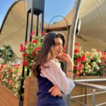 Riya Deepsi Instagram - Hold me close and hold me fast, this magic spell you cast ✨ ok now I am feeling ticklish 😂 go away 🤪 📸 @i.shreyabhalla #instagood#instaphoto#instagram#sunkissed#love#flowers#explore#explorepage#snaps#portrait Advant It Park Pvt. Ltd.