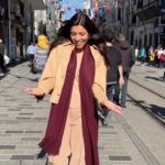 Riya Deepsi Instagram – Streets of takshim square – Istanbul ✨
What a pretty and a busy street filled with food stall, shopping and fun 🤩 
📸 @s_rishabh48 
Top to bottom with scarf @zara 
Shoes @puma 
#fashion#turkey#style#travel#istanbul#explore#explorepage#love#reels#reeling#instagram Taksim Square, Istanbul