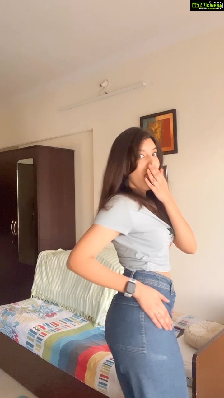 Riya Deepsi Instagram - Late on trend ? Well had to coz reels made me do it and I had fun 👻🤣 Too hard for me to keep a straight face though 🫣 @meghantrainor your songs 🤩🤩 #madeyoulook#meghantrainor#reels#dance#instagram#fun#instareels#explore#explorepage#trending