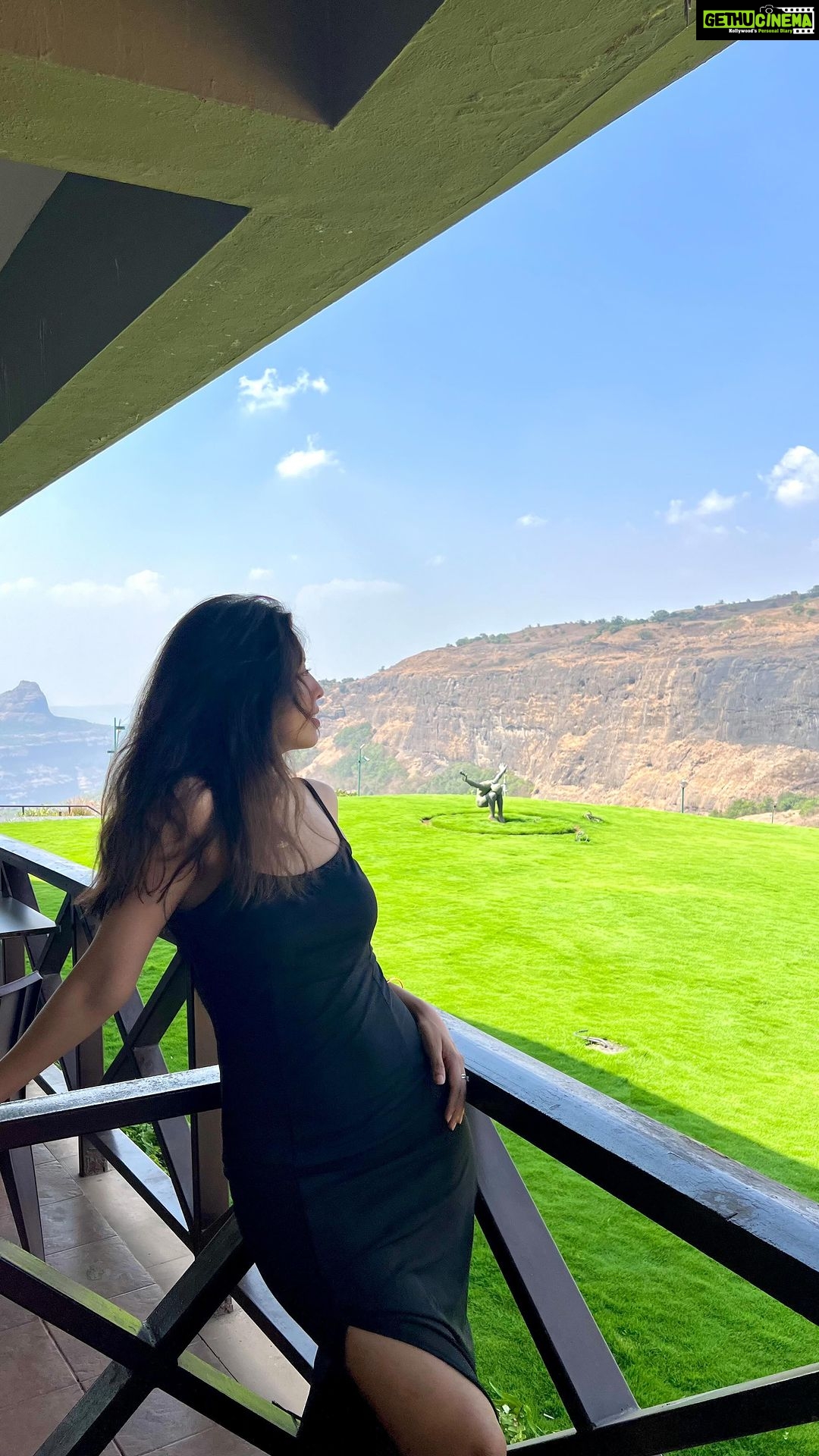 Riya Deepsi Instagram - Nothing is perfect but everything is beautiful ✨ Birthday fit 🥰 #exolore#explorepage#reels#reeling#birthday#vacation#getaway#insta#instagood#trending#instagood#nature#scenic#fashion