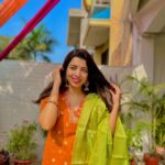 Riya Deepsi Instagram – Aee re Sakshi more piya ghar aaye, 
Ab kal aa na baaki ki chugali kal karenge 😉 
📸 @itz_saurya03 
#love#indiantraditionalwear#explore#explorepage#fashion#suitsuit#trendit#instagram#indtagood#traditionalwear Greater Noida