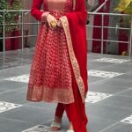 Riya Deepsi Instagram - This Anarkali is a vintage piece✨ I will share all about it soon 👗😍 📸 @imsahil_06 @itz_saurya03 #fashion#indiansuit#traditionalwear#reels#reelingit#trendingreels#trendit#explore#explorepage#vinatge#lalishq#instagram