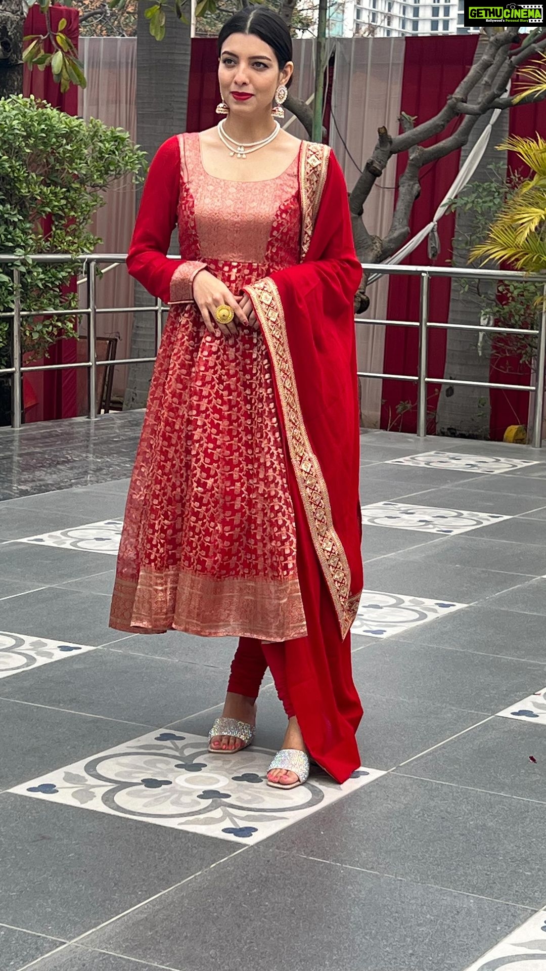 Riya Deepsi Instagram - This Anarkali is a vintage piece✨ I will share all about it soon 👗😍 📸 @imsahil_06 @itz_saurya03 #fashion#indiansuit#traditionalwear#reels#reelingit#trendingreels#trendit#explore#explorepage#vinatge#lalishq#instagram