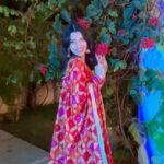 Riya Deepsi Instagram - Slowmo effect make everything so filmy na ✨😍 📸 @imsahil_06 #slowmo#punjabisuit#love#traditionals#indianwear#explore#explorepage#weddingfestivities#trendingreels#reels#reeling#trendit#fashion