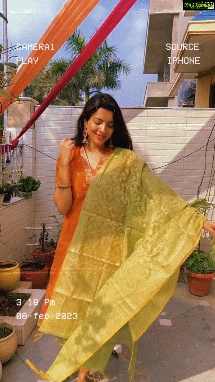 Riya Deepsi Instagram - This is total main character energy vibes ✨✨ All time fav song ♥️ 📸 @itz_saurya03 #reels#reeling#instagram#traditionalwear#fashion#weddingfestivities#trending#trendit#trendingreels#explore#explorepage