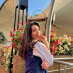 Riya Deepsi Instagram - Hold me close and hold me fast, this magic spell you cast ✨ ok now I am feeling ticklish 😂 go away 🤪 📸 @i.shreyabhalla #instagood#instaphoto#instagram#sunkissed#love#flowers#explore#explorepage#snaps#portrait Advant It Park Pvt. Ltd.