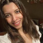 Riya Deepsi Instagram - No filter baby 😉 Btw open hair or braid ? What do you choose ? #instagood#instagram#explore#explorepage#style#fashion#love#moments#viral#beauty#trendit#nofilter