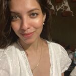 Riya Deepsi Instagram - No filter baby 😉 Btw open hair or braid ? What do you choose ? #instagood#instagram#explore#explorepage#style#fashion#love#moments#viral#beauty#trendit#nofilter