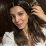 Riya Deepsi Instagram - No filter baby 😉 Btw open hair or braid ? What do you choose ? #instagood#instagram#explore#explorepage#style#fashion#love#moments#viral#beauty#trendit#nofilter
