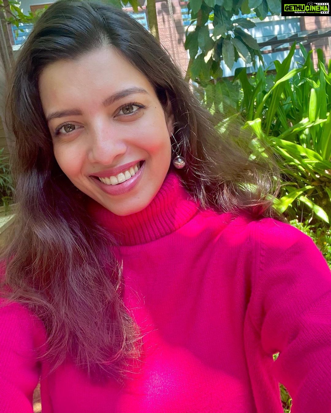 Riya Deepsi Instagram - Some selfies for the feed and to make you smile 😊 have a good day guyz ✨ #selflove#explore#explorepage#selfie#smile#instagood#instagram