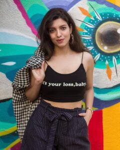 Riya Deepsi Instagram - Looking at you ❤️🤓 #photoshoot#portraitphotography#explore#explorepage#love#instagram#instagood#fashion#smile