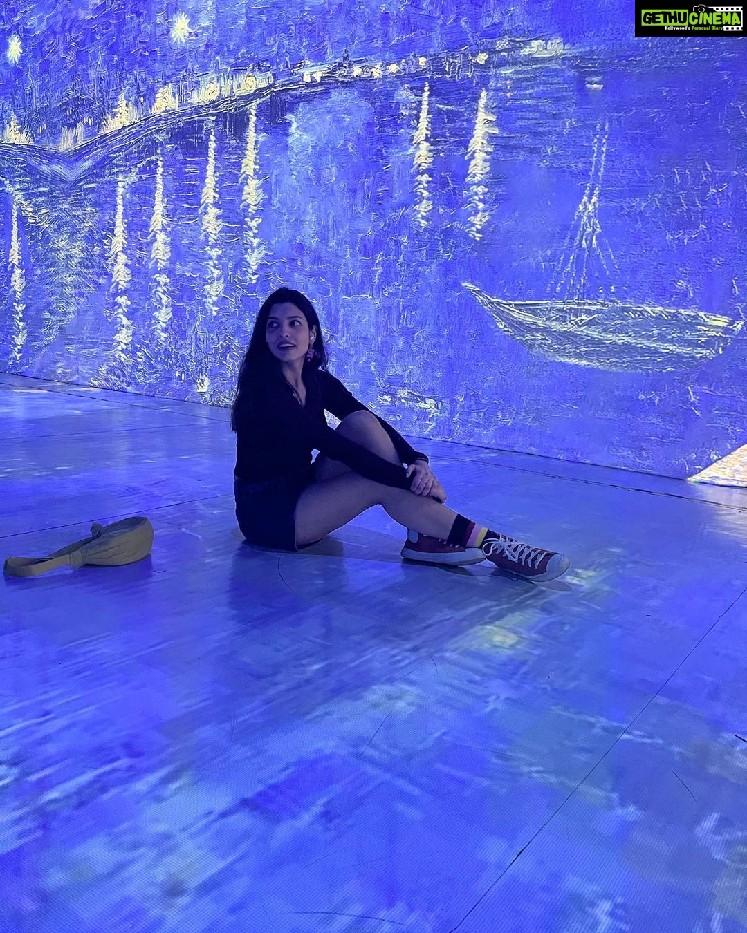 Riya Deepsi Instagram - Dear Vincent, I saw you in those paintings. I felt you in the moment. I could sense your calm and your frenzy energy in your colours, in your strokes. You have portrayed your mind beautifully. If only you knew how many you will inspire. You struggled so much just to prove yourself that you are worth it. You were, you were much more than you thought about yourself. Maybe they didn’t see it, maybe you didn’t feel it but your brother saw it in you. Your loved ones knew it and maybe you knew that. If only you believed it. In the midst of beautiful field you felt darkness but there was a time when in the dark you were able to see the lights. Starry starry night will always stay with us. I know you were not able to see anything else but the end. Only if you knew that your end was your new beginning. You were way ahead of your time that’s why they didn’t understand you but I hope you know that the whole world is celebrating you today and forever. Yours truly, Artist #vangogh#mumbai#paintings#starrynight#explore#explorepage Mvirdc World Trade Center Mumbai