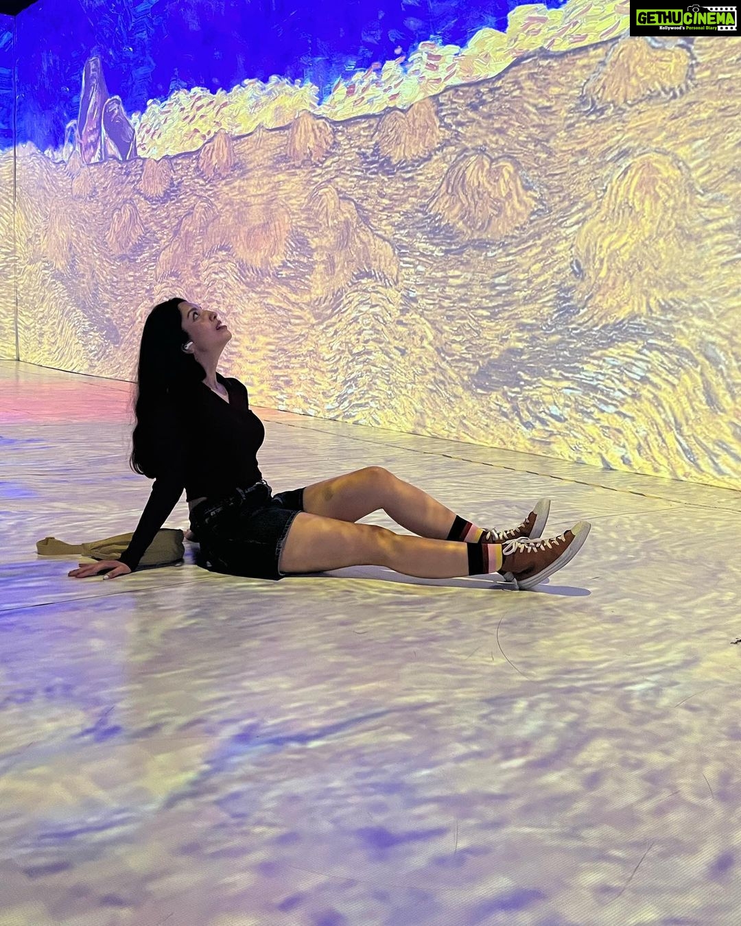 Riya Deepsi Instagram - Dear Vincent, I saw you in those paintings. I felt you in the moment. I could sense your calm and your frenzy energy in your colours, in your strokes. You have portrayed your mind beautifully. If only you knew how many you will inspire. You struggled so much just to prove yourself that you are worth it. You were, you were much more than you thought about yourself. Maybe they didn’t see it, maybe you didn’t feel it but your brother saw it in you. Your loved ones knew it and maybe you knew that. If only you believed it. In the midst of beautiful field you felt darkness but there was a time when in the dark you were able to see the lights. Starry starry night will always stay with us. I know you were not able to see anything else but the end. Only if you knew that your end was your new beginning. You were way ahead of your time that’s why they didn’t understand you but I hope you know that the whole world is celebrating you today and forever. Yours truly, Artist #vangogh#mumbai#paintings#starrynight#explore#explorepage Mvirdc World Trade Center Mumbai