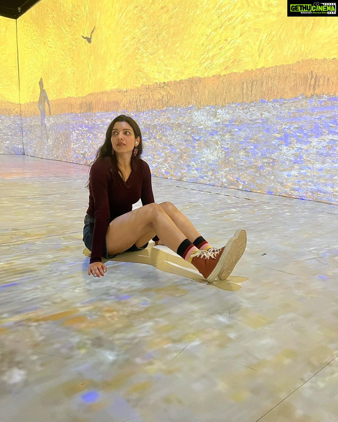 Riya Deepsi Instagram - Dear Vincent, I saw you in those paintings. I felt you in the moment. I could sense your calm and your frenzy energy in your colours, in your strokes. You have portrayed your mind beautifully. If only you knew how many you will inspire. You struggled so much just to prove yourself that you are worth it. You were, you were much more than you thought about yourself. Maybe they didn’t see it, maybe you didn’t feel it but your brother saw it in you. Your loved ones knew it and maybe you knew that. If only you believed it. In the midst of beautiful field you felt darkness but there was a time when in the dark you were able to see the lights. Starry starry night will always stay with us. I know you were not able to see anything else but the end. Only if you knew that your end was your new beginning. You were way ahead of your time that’s why they didn’t understand you but I hope you know that the whole world is celebrating you today and forever. Yours truly, Artist #vangogh#mumbai#paintings#starrynight#explore#explorepage Mvirdc World Trade Center Mumbai