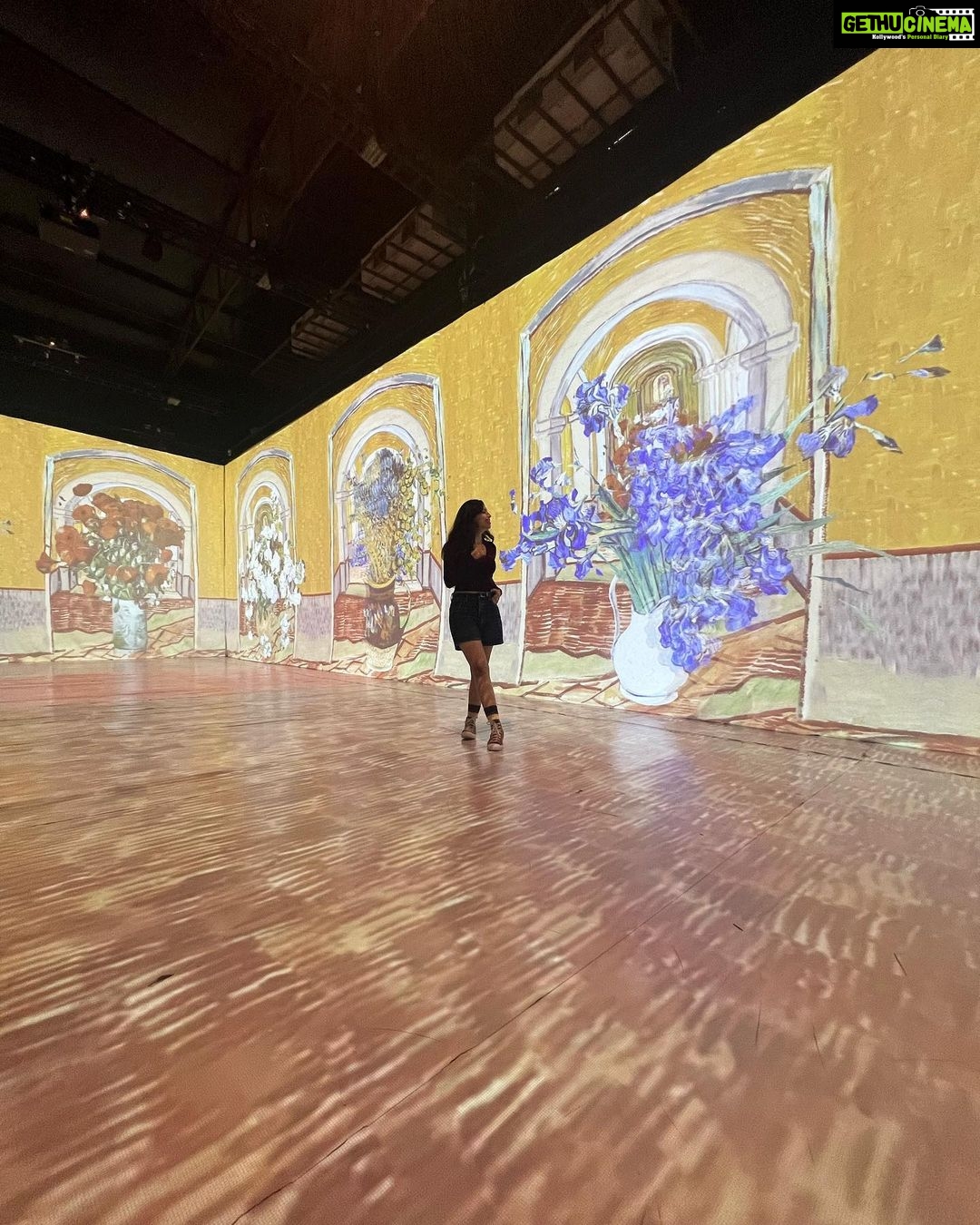 Riya Deepsi Instagram - Dear Vincent, I saw you in those paintings. I felt you in the moment. I could sense your calm and your frenzy energy in your colours, in your strokes. You have portrayed your mind beautifully. If only you knew how many you will inspire. You struggled so much just to prove yourself that you are worth it. You were, you were much more than you thought about yourself. Maybe they didn’t see it, maybe you didn’t feel it but your brother saw it in you. Your loved ones knew it and maybe you knew that. If only you believed it. In the midst of beautiful field you felt darkness but there was a time when in the dark you were able to see the lights. Starry starry night will always stay with us. I know you were not able to see anything else but the end. Only if you knew that your end was your new beginning. You were way ahead of your time that’s why they didn’t understand you but I hope you know that the whole world is celebrating you today and forever. Yours truly, Artist #vangogh#mumbai#paintings#starrynight#explore#explorepage Mvirdc World Trade Center Mumbai