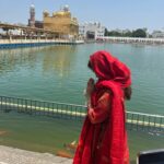 Riya Sen Instagram - At the Golden Temple in Amritsar while shooting for ‘ Highway 905 ‘ . Produced and directed by @pkraja . #highway905 #india #USA #goldentemple Golden Temple, Amritsar, India