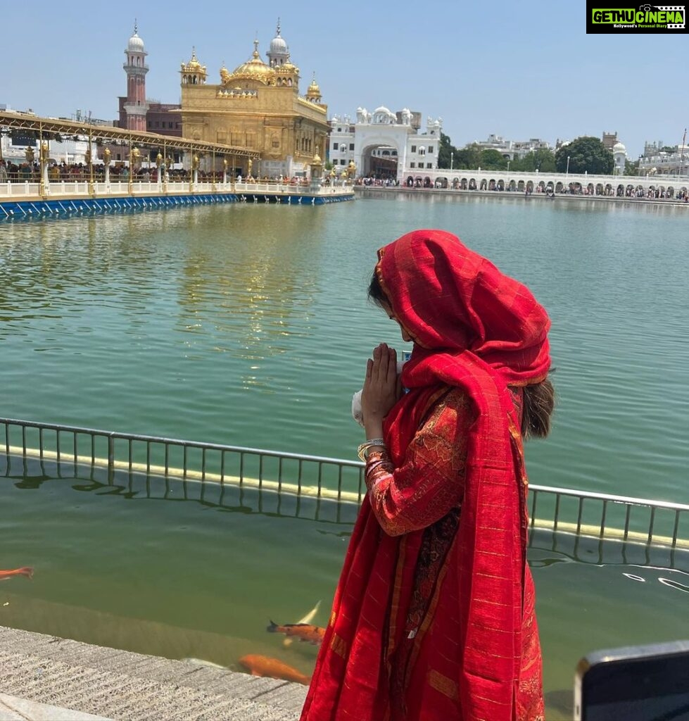 Riya Sen Instagram - At the Golden Temple in Amritsar while shooting for ‘ Highway 905 ‘ . Produced and directed by @pkraja . #highway905 #india #USA #goldentemple Golden Temple, Amritsar, India