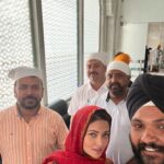 Riya Sen Instagram - At the Golden Temple in Amritsar while shooting for ‘ Highway 905 ‘ . Produced and directed by @pkraja . #highway905 #india #USA #goldentemple Golden Temple, Amritsar, India