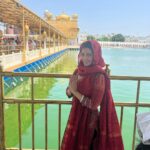 Riya Sen Instagram - At the Golden Temple in Amritsar while shooting for ‘ Highway 905 ‘ . Produced and directed by @pkraja . #highway905 #india #USA #goldentemple Golden Temple, Amritsar, India